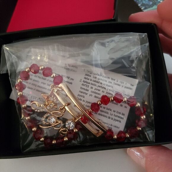 Holiday Cheer Stretch Braclet with HOPE Charm - Picture 4 of 6